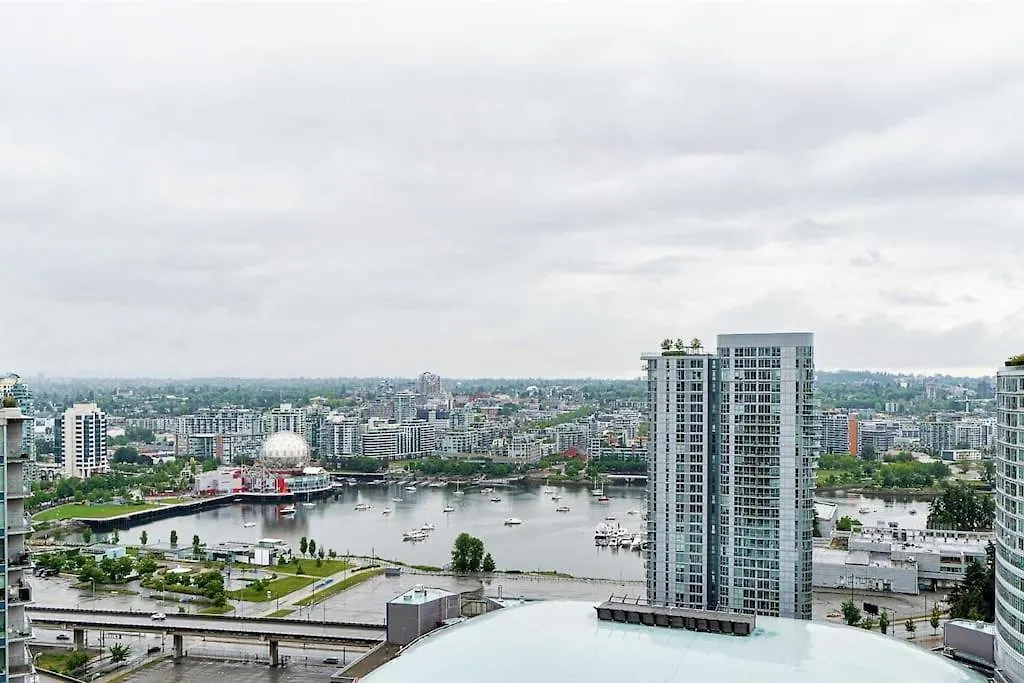 Home In The Sky With Gorgeous Water Views Vancouver